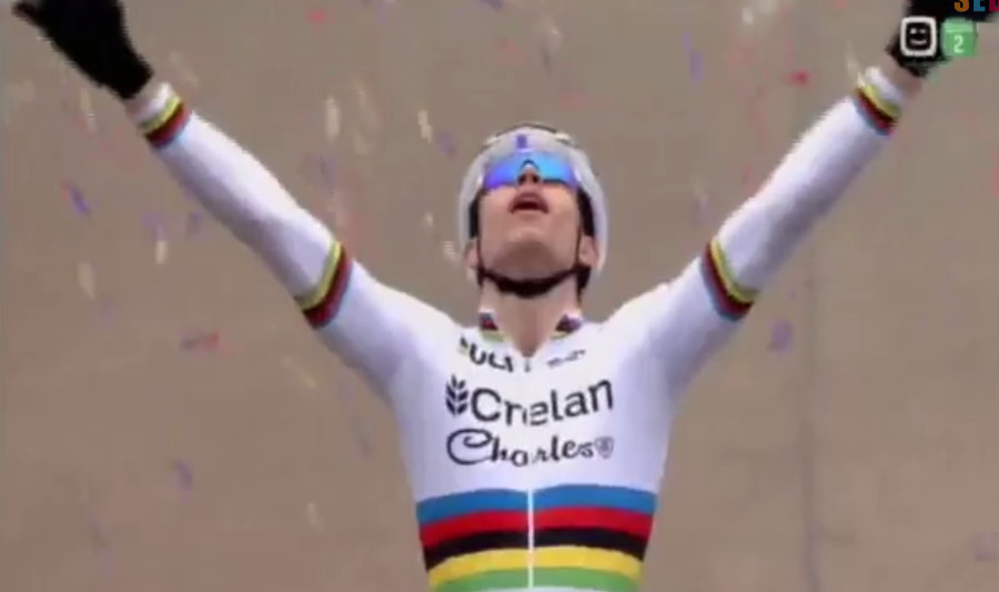 Wout Van Aert Jai Failli Oublier Comment Lever Les Mains Videos De Cyclisme