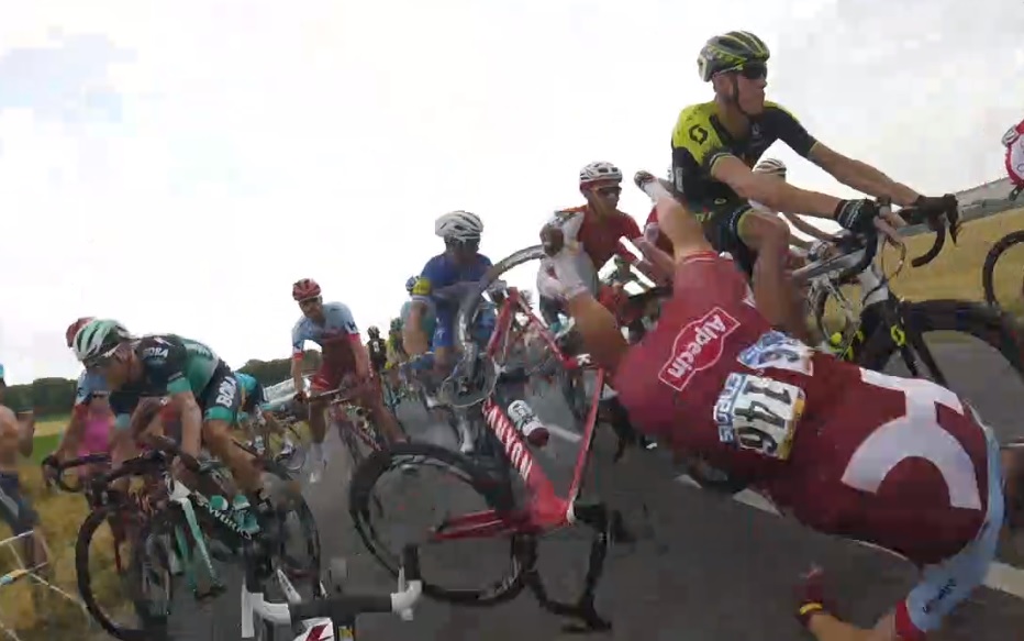 (Vidéo) Tour de France 2018 #8  la chute massive en caméra embarquée