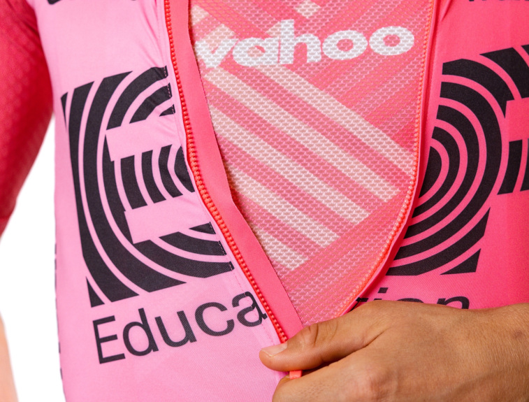 Le nouveau maillot de l’équipe EF EducationEasyPost pour 2023 Videos